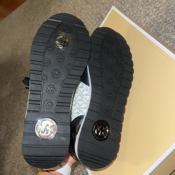 Michael Kors Billie trainer sneakers. 6 - Picture 5 of 11